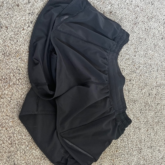 lululemon athletica Pants - Lululemon Hotty Hot shorts 2.5